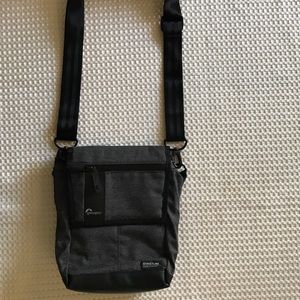 Lowepro street line design In california crossbody